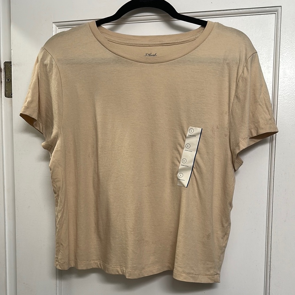 Universal Thread Women's Tan Short Sleeve Cropped Tee with Detail Hem